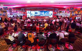 Tampilan Klub VIP r999 bernuansa neon